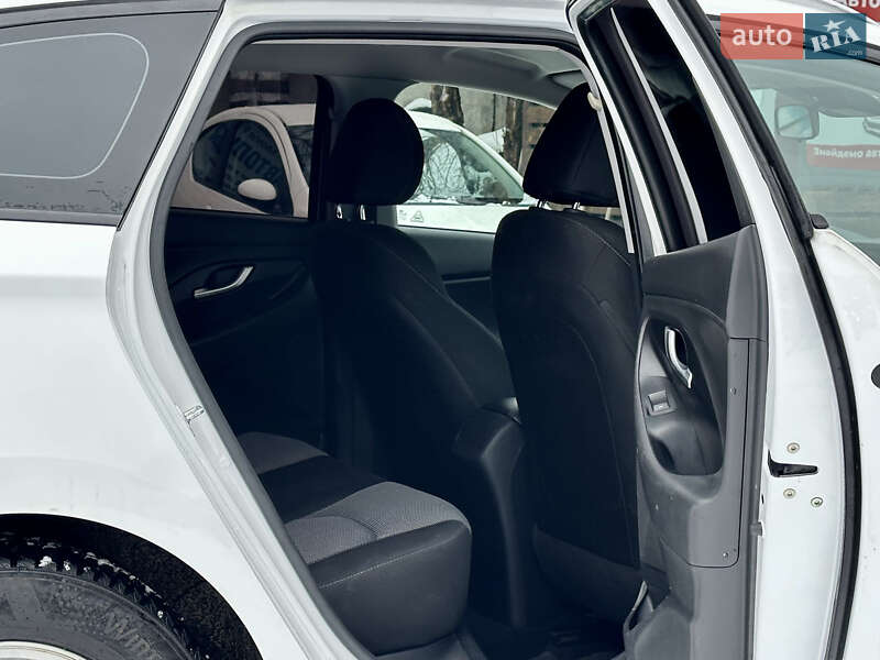 Универсал Hyundai i30 2017 в Киеве фото 15 Универсал Hyundai i30 2017 в Киеве