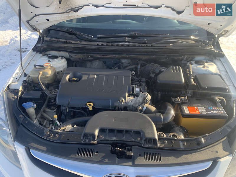 Универсал Hyundai i30 2011 в Ватутино