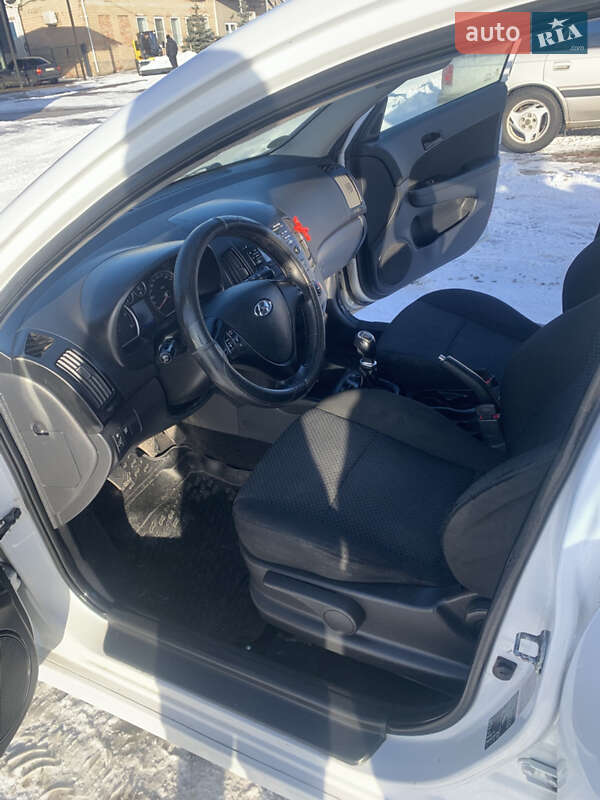 Универсал Hyundai i30 2011 в Ватутино