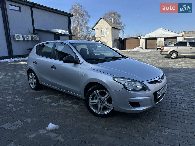 Хэтчбек Hyundai i30 2009 в Нежине