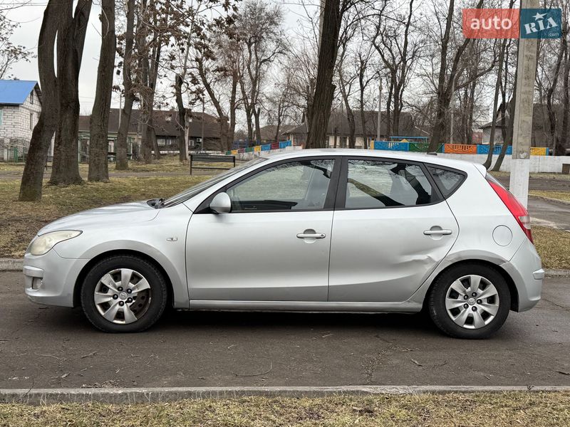Хэтчбек Hyundai i30 2007 в Каменском