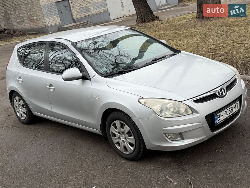 Хэтчбек Hyundai i30 2007 в Каменском