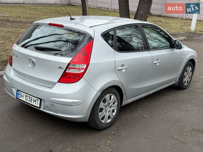 Хэтчбек Hyundai i30 2007 в Каменском