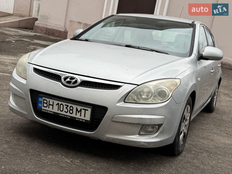 Хэтчбек Hyundai i30 2007 в Каменском