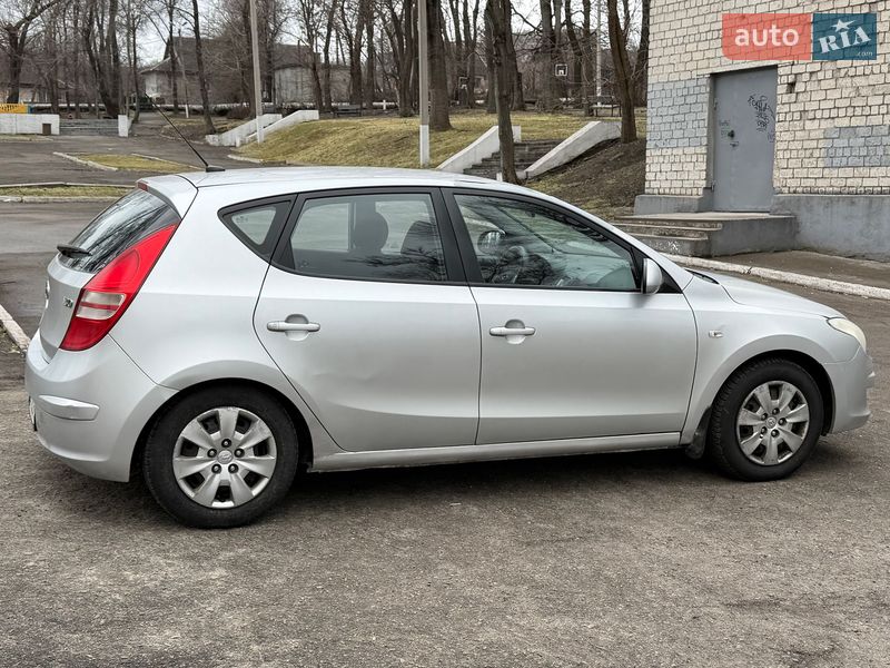 Хэтчбек Hyundai i30 2007 в Каменском