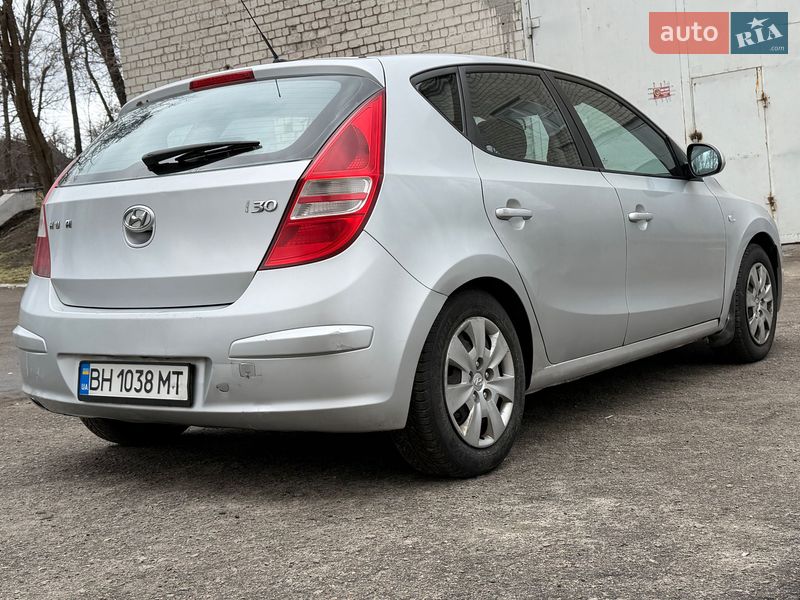 Хэтчбек Hyundai i30 2007 в Каменском
