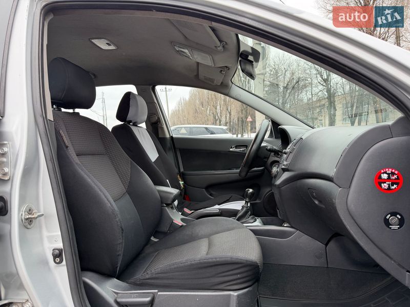 Хэтчбек Hyundai i30 2007 в Каменском