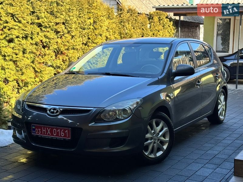 Хэтчбек Hyundai i30 2009 в Дубно