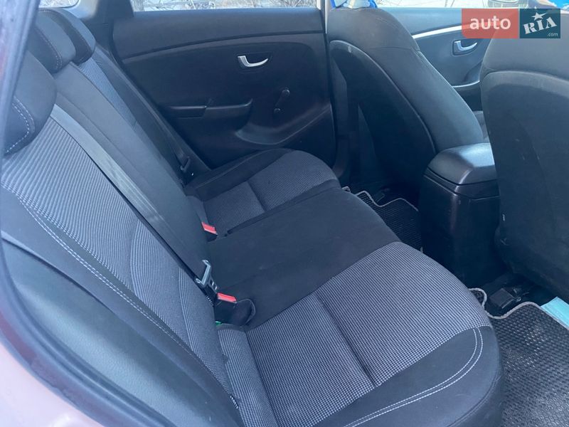 Универсал Hyundai i30 2013 в Днепре