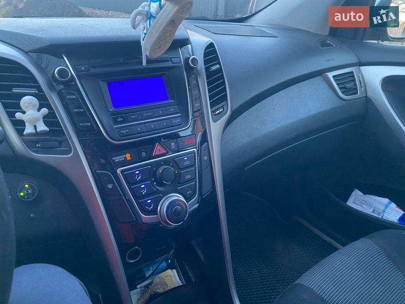 Универсал Hyundai i30 2013 в Днепре