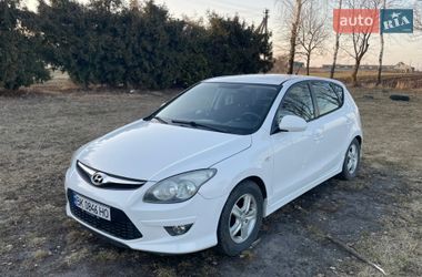 Хэтчбек Hyundai i30 2011 в Дубно