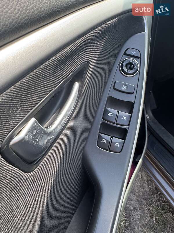 Хетчбек Hyundai i30 2013 в Житомирі