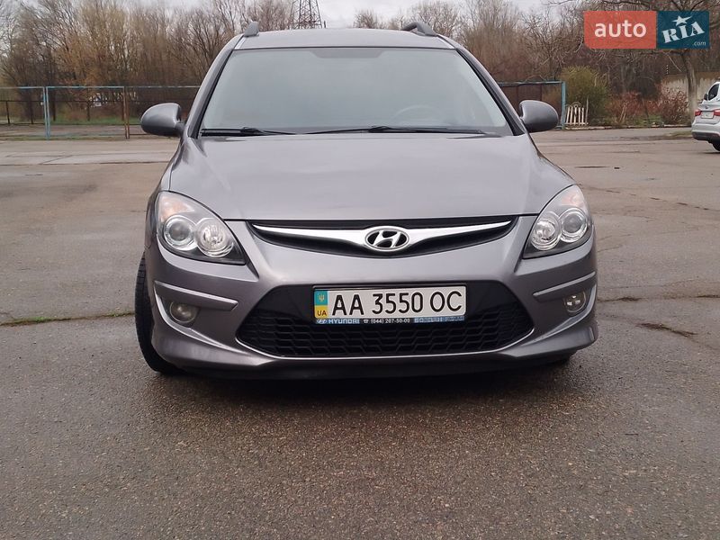 Универсал Hyundai i30 2011 в Желтых Водах
