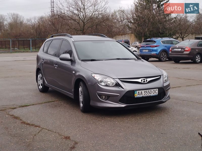 Универсал Hyundai i30 2011 в Желтых Водах