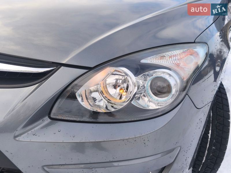 Универсал Hyundai i30 2011 в Желтых Водах