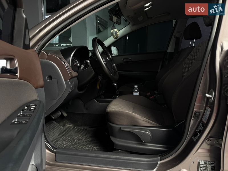 Универсал Hyundai i30 2011 в Киеве фото 14 Универсал Hyundai i30 2011 в Киеве