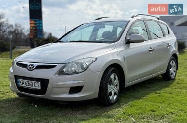 Універсал Hyundai i30 2010 в Дніпрі