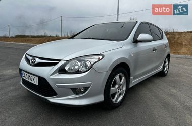 Хэтчбек Hyundai i30 2011 в Умани