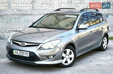 Универсал Hyundai i30 2011 в Петрове
