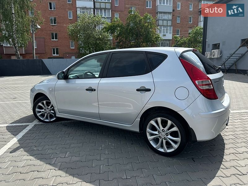 Хэтчбек Hyundai i30 2011 в Нежине