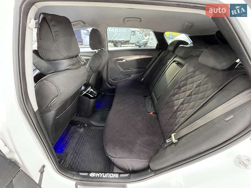 Универсал Hyundai i40 2012 в Нетешине