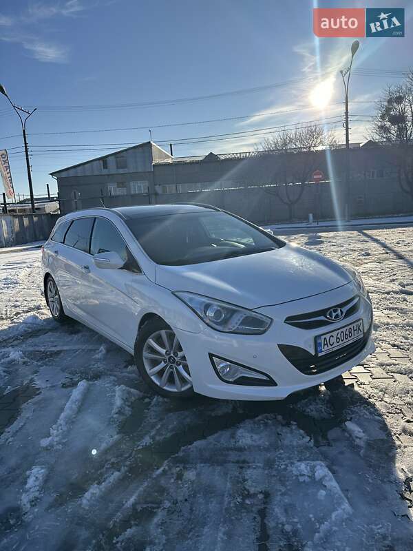 Универсал Hyundai i40 2011 в Нововолынске