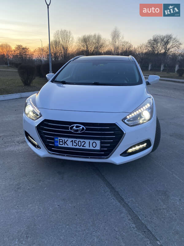 Универсал Hyundai i40 2015 в Вараше