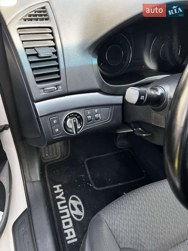 Седан Hyundai i40 2013 в Ужгороде фото 3 Седан Hyundai i40 2013 в Ужгороде