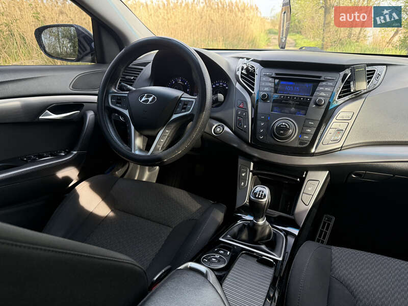 Седан Hyundai i40 2011 в Кривом Роге