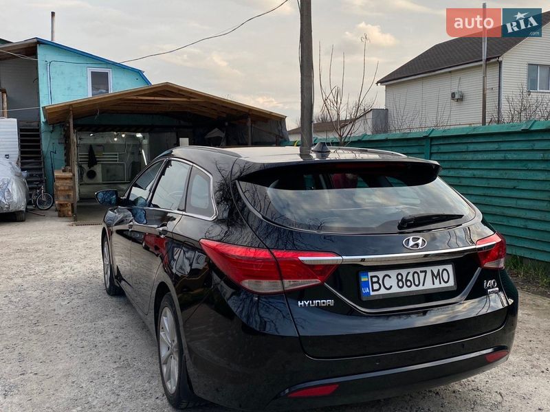 Универсал Hyundai i40 2012 в Радомышле