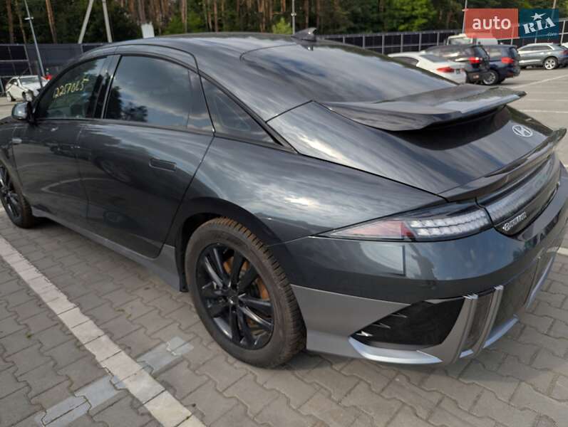 Фастбэк Hyundai Ioniq 6 2023 в 