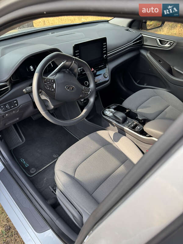 Лифтбек Hyundai Ioniq Electric 2020 в Чернигове