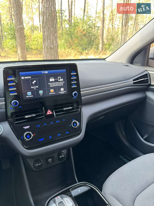 Лифтбек Hyundai Ioniq Electric 2020 в Чернигове