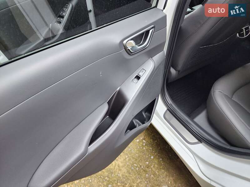 Лифтбек Hyundai Ioniq Electric 2019 в Нововолынске