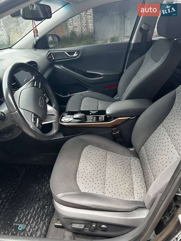 Лифтбек Hyundai Ioniq Electric 2017 в Шостке фото 11 Лифтбек Hyundai Ioniq Electric 2017 в Шостке