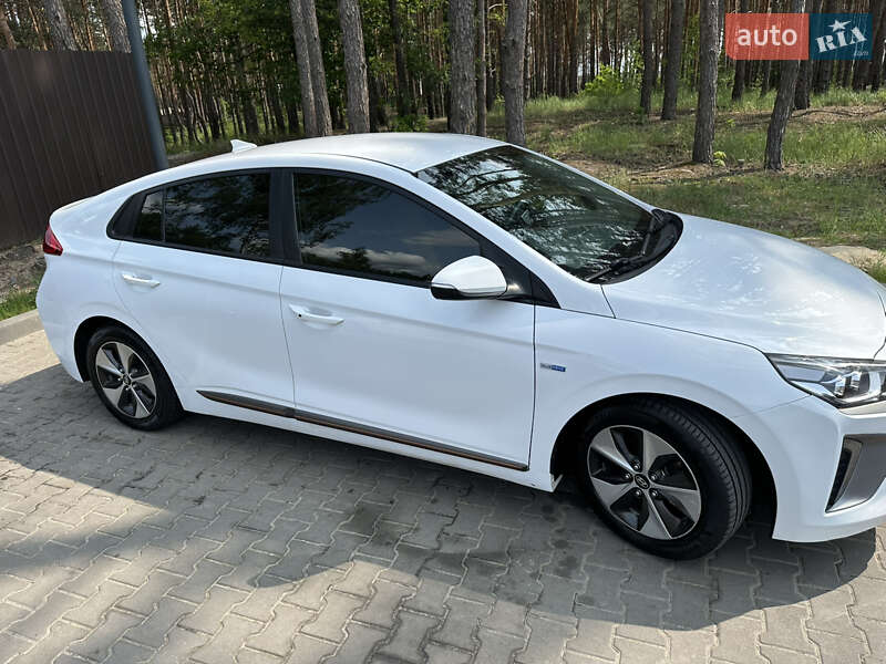 Ліфтбек Hyundai Ioniq Electric 2018 в Києві