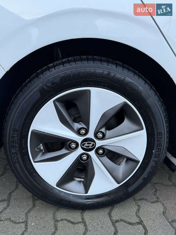 Лифтбек Hyundai Ioniq Electric 2018 в Радехове