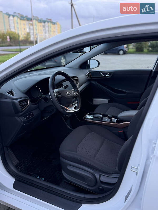 Лифтбек Hyundai Ioniq Electric 2018 в Радехове