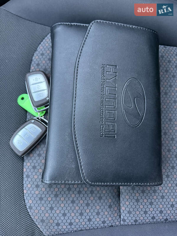 Лифтбек Hyundai Ioniq Electric 2018 в Радехове