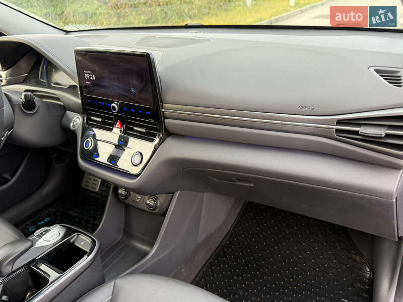 Ліфтбек Hyundai Ioniq Electric 2020 в Львові
