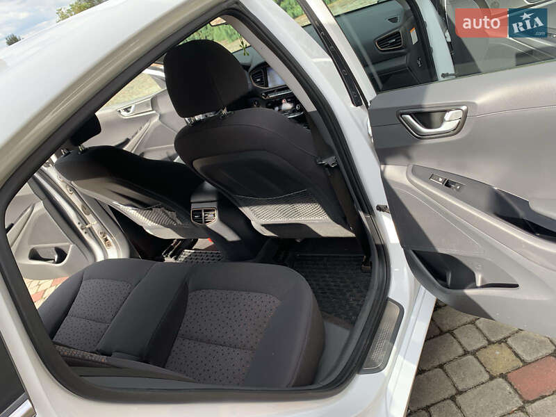 Лифтбек Hyundai Ioniq Electric 2018 в Нововолынске