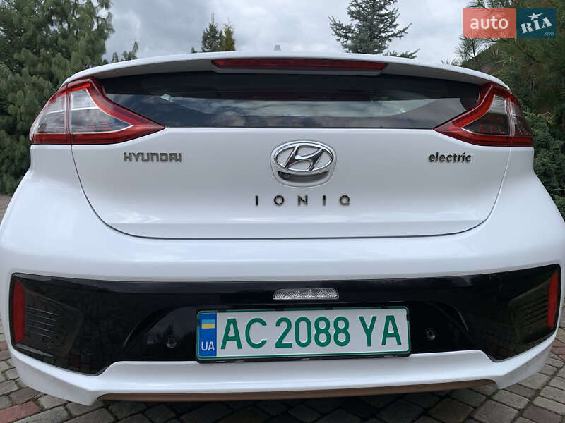 Лифтбек Hyundai Ioniq Electric 2018 в Нововолынске