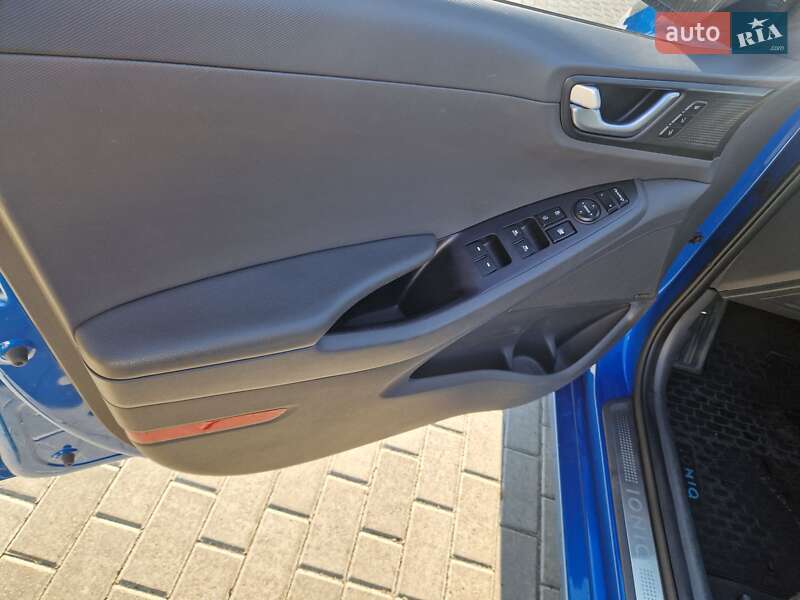 Лифтбек Hyundai Ioniq Electric 2017 в Львове