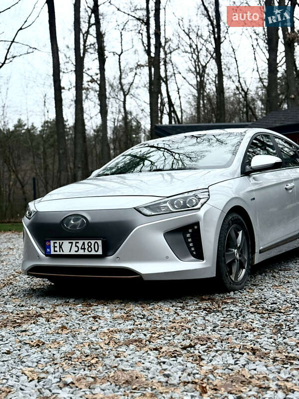 Лифтбек Hyundai Ioniq Electric 2017 в Бродах фото 6 Лифтбек Hyundai Ioniq Electric 2017 в Бродах