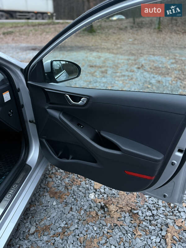 Лифтбек Hyundai Ioniq Electric 2017 в Бродах фото 40 Лифтбек Hyundai Ioniq Electric 2017 в Бродах