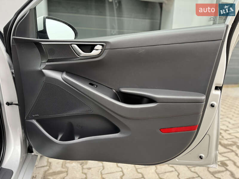 Лифтбек Hyundai Ioniq Electric 2017 в Тернополе фото 51 Лифтбек Hyundai Ioniq Electric 2017 в Тернополе