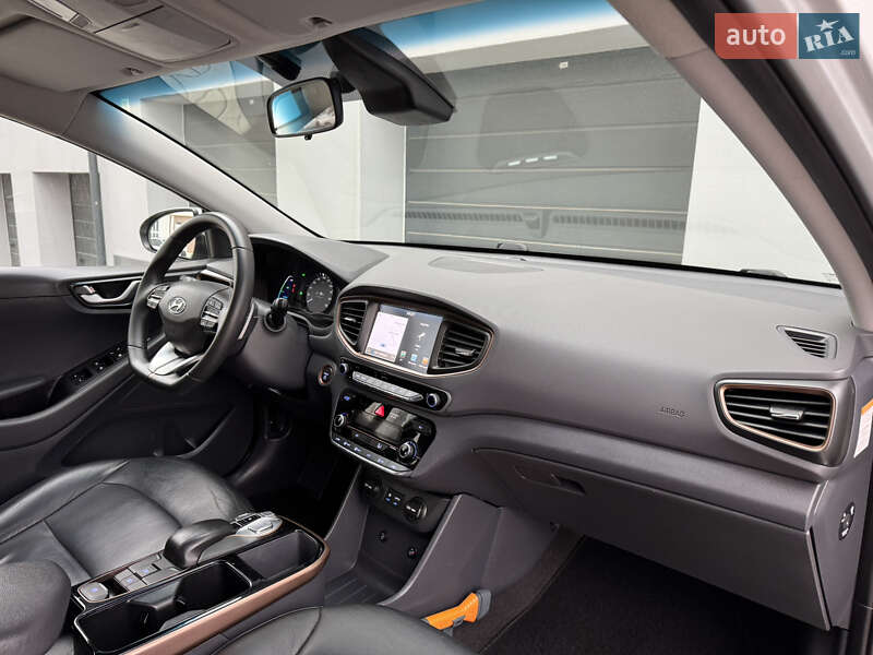 Лифтбек Hyundai Ioniq Electric 2017 в Тернополе фото 54 Лифтбек Hyundai Ioniq Electric 2017 в Тернополе
