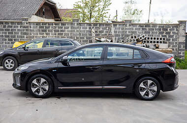 Лифтбек Hyundai Ioniq 2017 в 