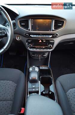 Хэтчбек Hyundai Ioniq 2018 в 