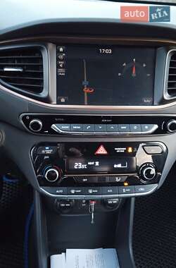 Хэтчбек Hyundai Ioniq 2018 в 